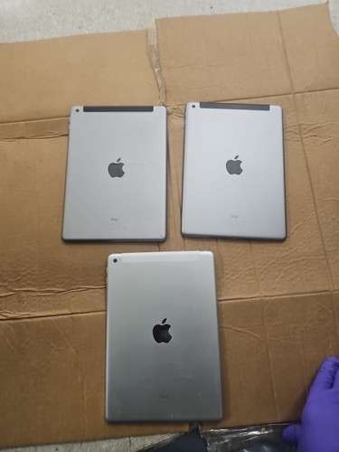 Apple iPad A1823 5th Gen-Good Screen Tablet Wifi +Cellular- READ DESCRIPTION!! - Picture 2 of 11