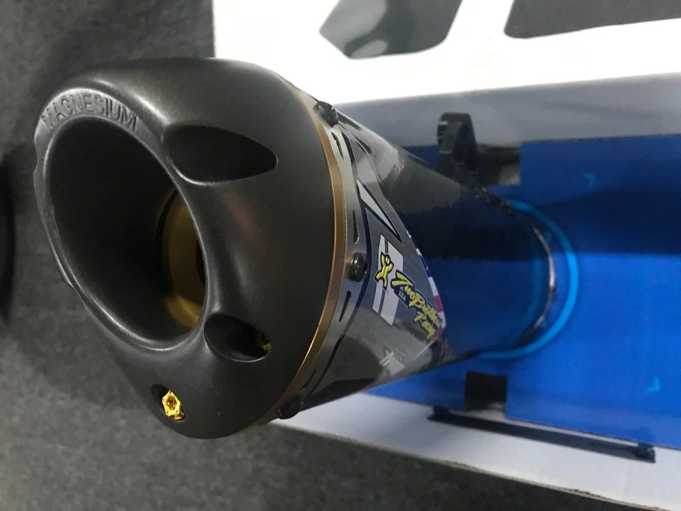 Escape antideslizante de fibra de carbono Two Brothers Suzuki RMZ250 2014 2015 2016 2017 2018 Foto 3 de 4