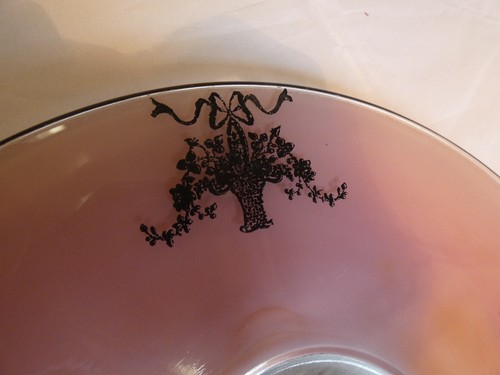 Pink Depression Ära Leckerbissen Tablett mit Griff schwarz Korb mit Blumen Radierung - Bild 6 von 6