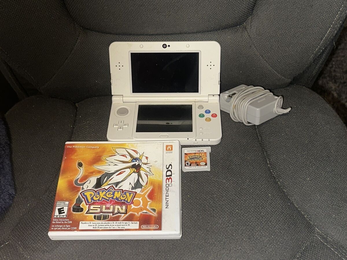 New Nintendo 3DS Super Mario White Edition - 2 Games and New Nintendo 3DS Super Mario White Edition - 2 Games and