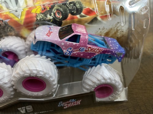 Monster Jam Sparkle Smash Vs Sparkle Smash Serie 28. 2 Stück. 1/64. 2023 - Bild 4 von 5