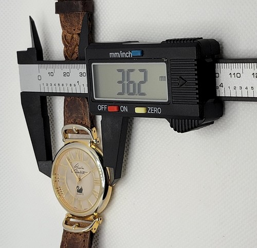 Ladies Gloria Vanderbilt Round Gold Tone Brown Braided Bracelet Analog Watch F9 - Picture 7 of 9