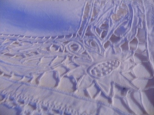 ANCIEN NAPPERON RECTANGULAIRE PUR LIN BLANC BRODERIES RICHELIEU 44X102CM - Imagen 4 de 10