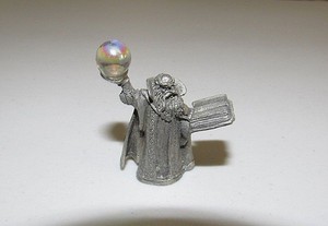 1983-MINIATURE-PEWTER-WIZARD-HOLDING-BOOK-amp-CRYSTAL-BALL-1-5-034-H-MARKED-S