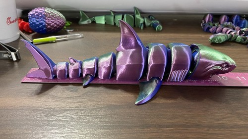 Neuer 3D-gedruckter, flexibler, artikulierender weißer Hai in mehrfarbig - Bild 10 von 13