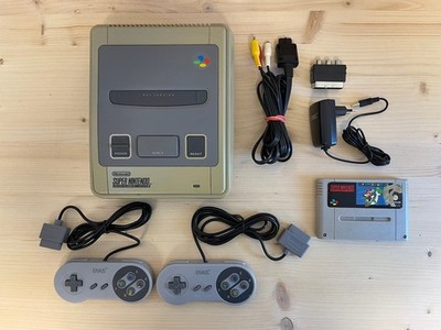 SNES - Super Nintendo Konsole mit 2 Controller + Super Mario World (B)