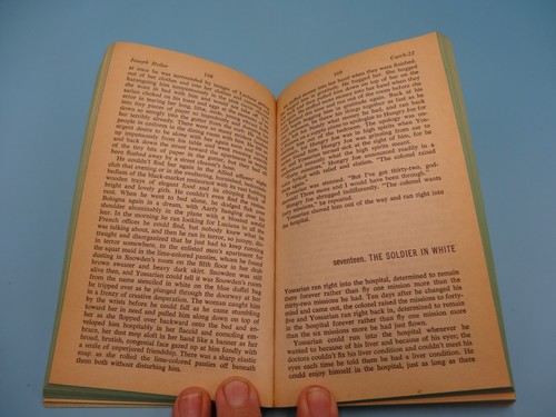 Catch-22 Joseph Heller 1961 Dell Vintage Anti-War Satire Novel - Picture 7 of 8