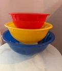 Pyrex Primary Colors Rainbow Clear Bottom Nesting Mixing Bowls 322,323,325