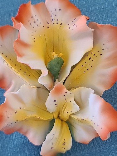 Vintage Fabar CAPODIMONTE Porcelain Orange Yellow Lilly, Mint Condition - Picture 2 of 6