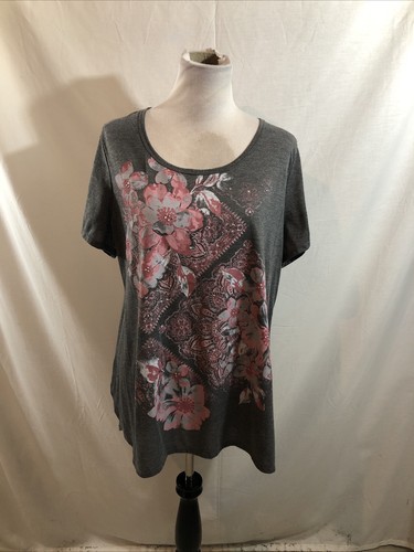 Madison & Berkeley Gray Short Sleeve Top With Pink Flowers - Womens 2X - Picture 1 of 3