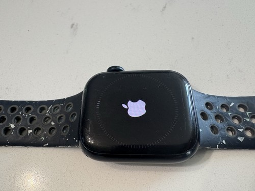 Apple Watch Series 8 41 mm minuit boîtier en aluminium bracelet sport Nike, S/M (GPS) Wifi - Photo 3 sur 17