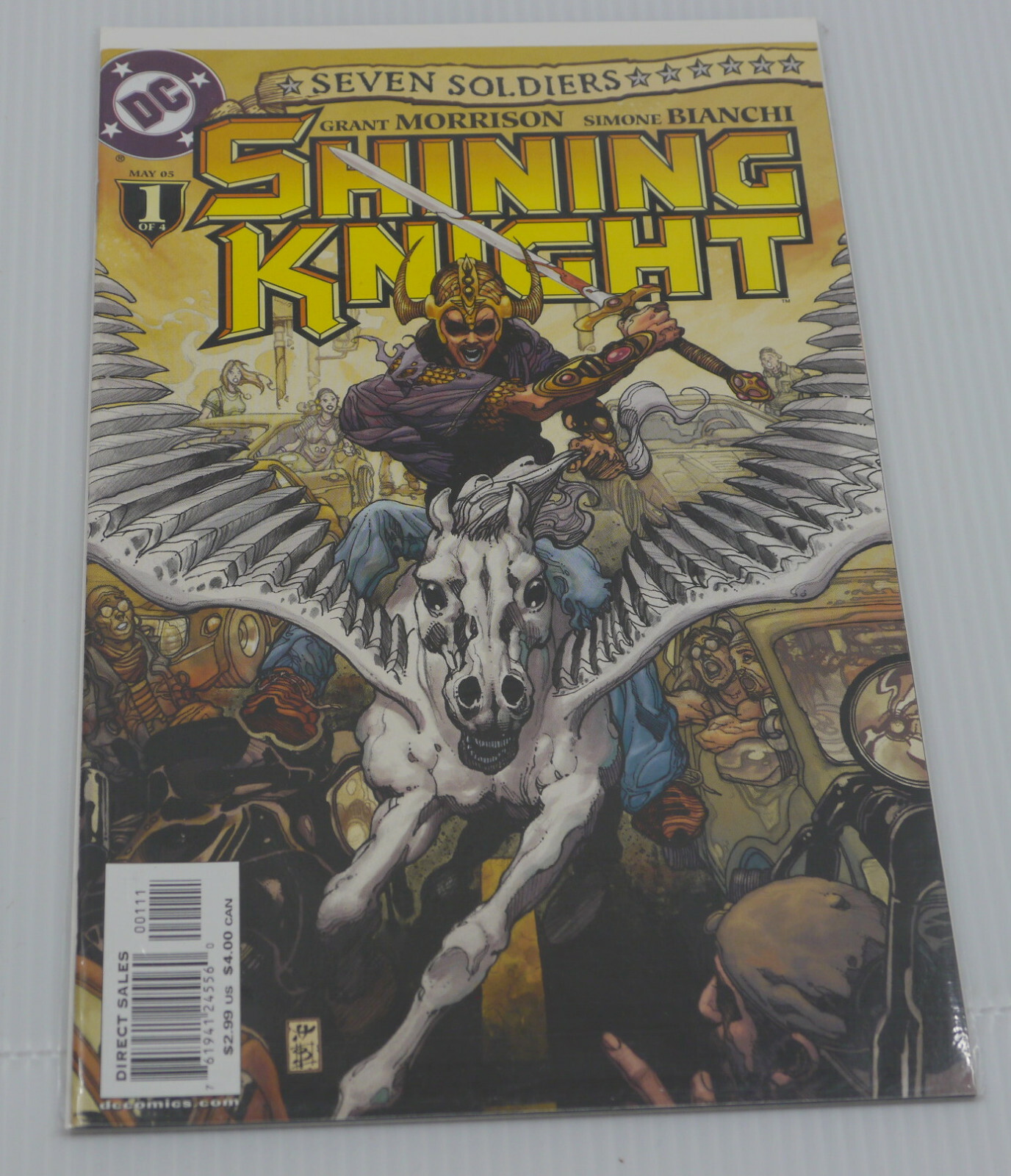 2 SEVEN SOLDIERS OF VICTORY COMIC BOOKS, SHINING KNIGHT 1, MANHATTAN GUARDIAN 1