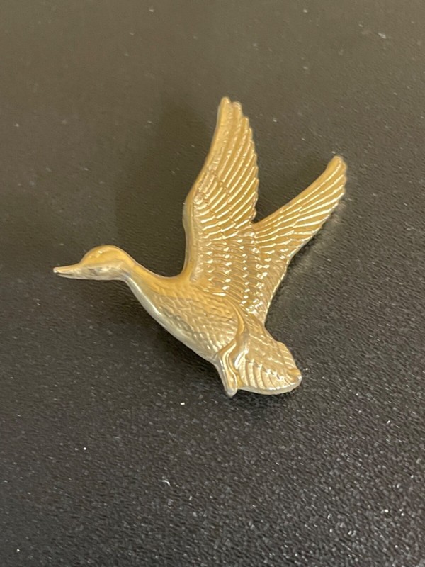 Brooch Pin Flying Duck Goose Gold Tone 1" in size