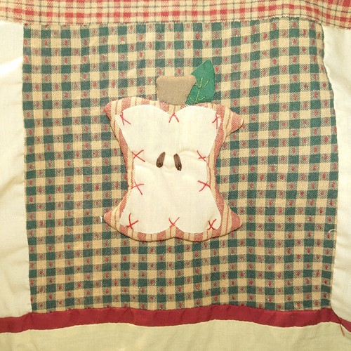 Vtg Delton Products Country Style Quilted Wall Hanging 28x33" w/ Hearts & Apples - Picture 6 of 8