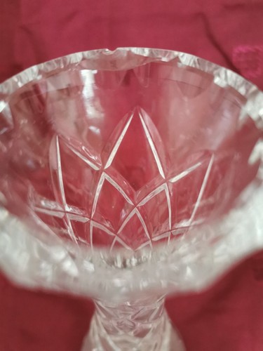 Vintage Retro Clear Cut Glass Bud Vase, Beautiful, Delicate 20.5cm High - Picture 9 of 12