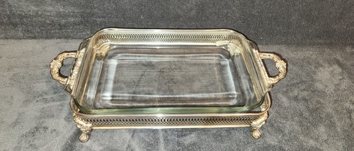 Pre-Owned Inter. Silver Co. 13" x 8" x 4" tall Chafing server with pyrex dish. - Picture 5 of 7
