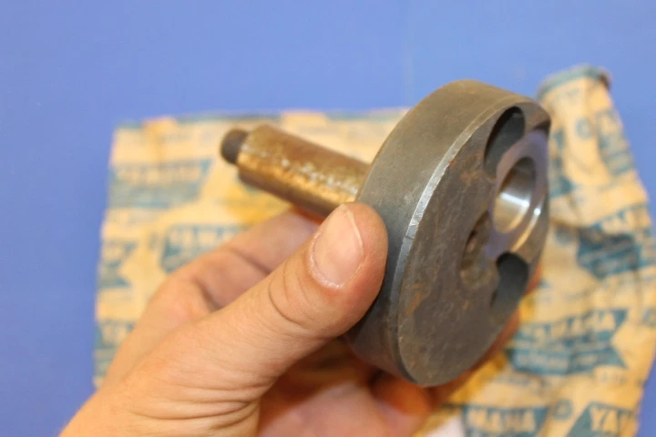 YAMAHA DT100 MX100 '74-75 RS100 '75-76 RIGHT SIDE CRANK HALF OEM 336-11422-01-00 - Imagem 4 de 4