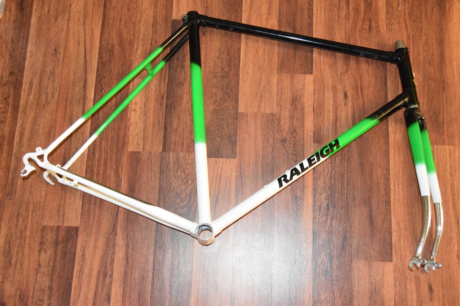 Vintage The Raleigh Bike Frame & Fork bicycle Grün Weiß schwarz N1B0453 Vintage The Raleigh Bike Frame & Fork bicycle Grün Weiß schwarz N1B0453