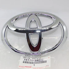 OEM GENUINE TOYOTA 2006-2009 4Runner Front Radiator Grille Emblem 75311-35220