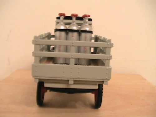 Chevy 1923 1 Ton w/ Propane Btls. National Motor Mint 1:32 Scale Die Cast F-174 - Picture 6 of 11