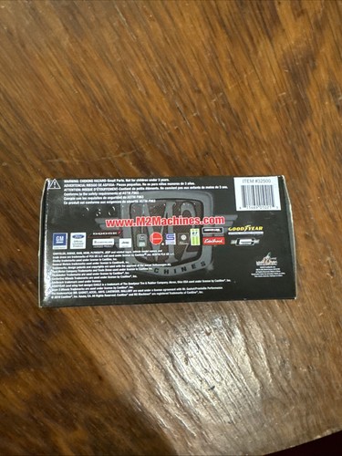 2018 M2 Machines Auto Projects 1965 Ford Econoline Camper Van 1:64 Scale - Picture 6 of 8