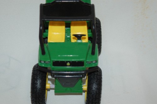 2010 ERTL JOH DEERE GATOR ATV W SOUND UNTESTED MISSING BATTERY COMPARTMENT COVER - Picture 5 of 6