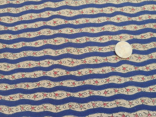 BAUMWOLLSTOFF - BLAU & BEIGE GEWELLTE STREIFEN & STERNE VON GENERAL FABRICS - 1 1/2 YARDS - Bild 1 von 2