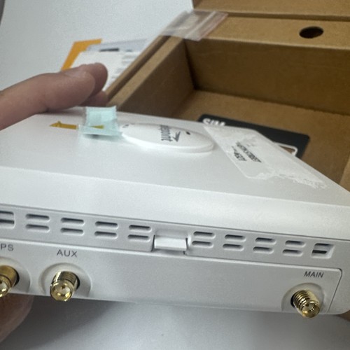 Cradlepoint CBA850 CAT6 4G LTE Mobile Broadband - Picture 2 of 4