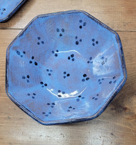 Vintage Barb Hertel blau achteckige Schüssel & Teller signiert Keramik handwerklich mit Chip - Bild 9 von 18