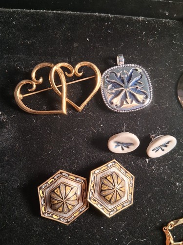 Lote de broches y pendientes vintage sin marca - Imagen 4 de 7
