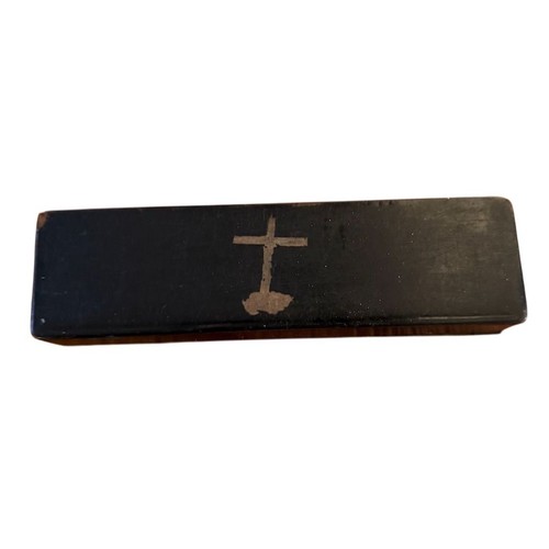 Antique pencil box pre 1800’s featuring children on the front and a cross - Picture 2 of 3