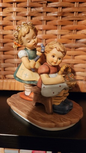 Hummel GOEBEL Bertha "Forever A Friend" BH 65 Porcelain Figurine 1998 - Picture 4 of 12