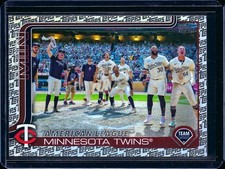 2025 Topps #688 Minnesota Twins Topps Foil Pattern