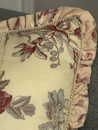 2 Croscill Elegant Throw Pillows Roses Flowers Lace Ruffled Pinks Peach 22”X16.5 - Picture 9 of 19