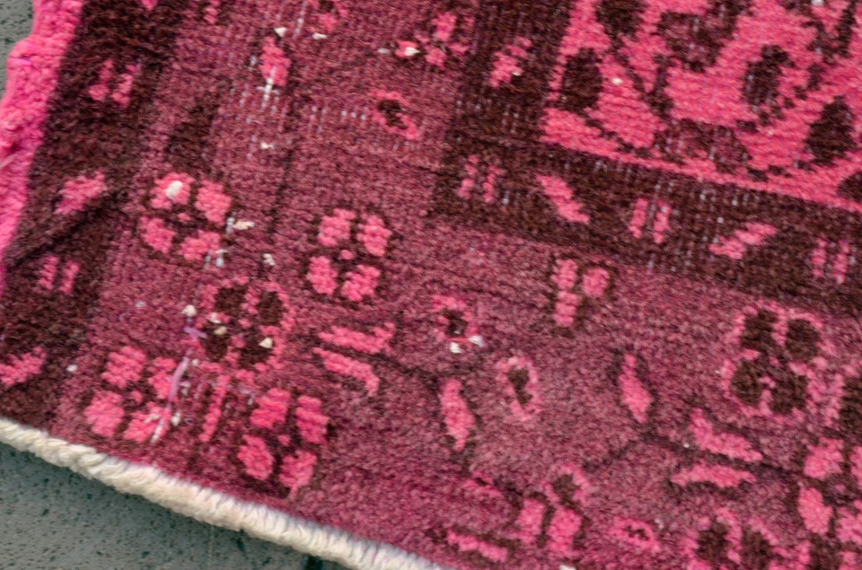 Анатолийский турецкий ковер 44 x 76 дюймов РОЗОВЫЙ ПЕРЕКРАШЕННЫЙ винтажный ковер ручной работы ковер - Изображение 2 из 4