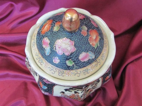 ANTIQUE OLD JAPANESE PORCELAIN BOWL WITH LID HAND PAINTED - Picture 6 of 12