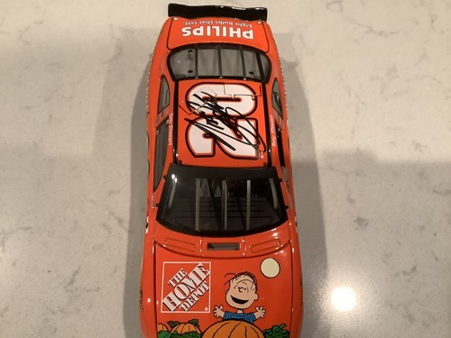 TONY STEWART AUTOGRAPHED 2002 PONTIAC HOME DEPOT GREAT PUMPKIN DIECAST & CARD - Picture 18 of 22