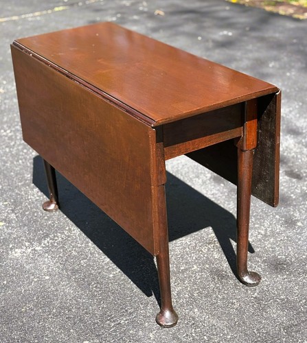18th Century George II Drop Leaf Table--Shipping Available - Picture 3 of 11