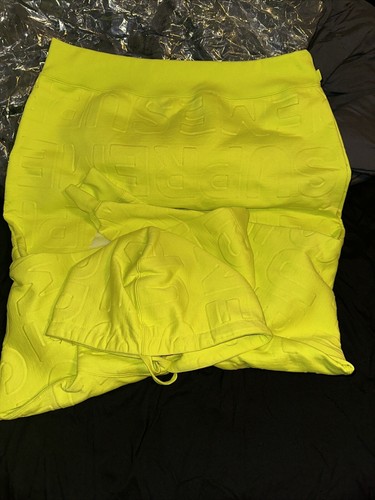 Supreme Embossed Logo Hooded Sweatshirt Black Large S/S 21 - Picture 2 of 5