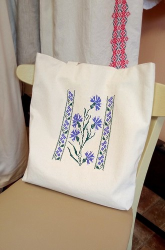 Shopper bag made of vintage cotton fabric with hand embroidery floral style - Picture 3 of 3