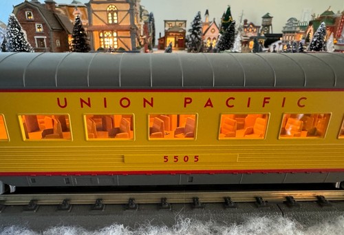 4 CAR SET: MTH Rail King Union Pacific 60’ streamlined passenger 30-6737(3 Rail) - Picture 4 of 9