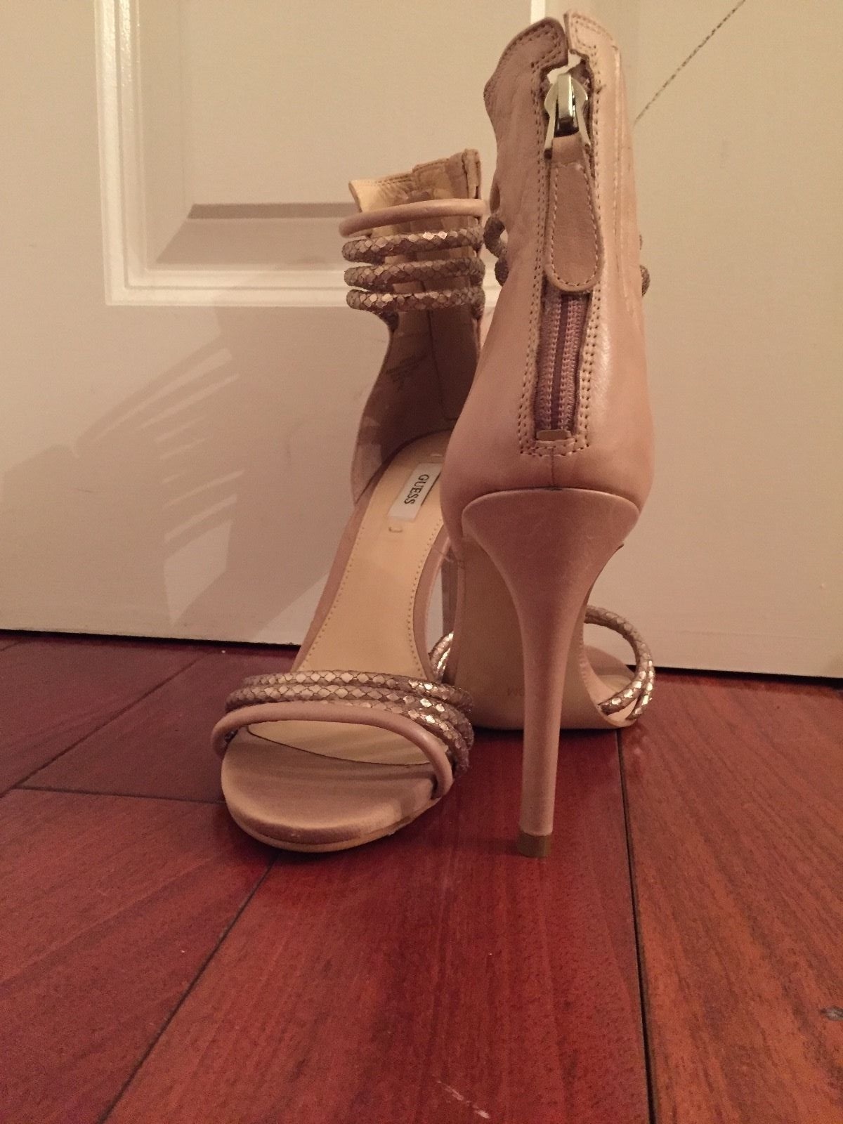Brand new GUESS open toe pump Größe 8 Brand new GUESS open toe pump Größe 8