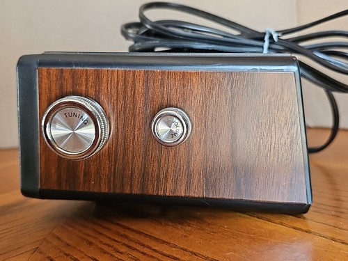 Realistic Chronomatic-213 Alarm Clock Radio Working Wood Grain - Picture 5 of 9
