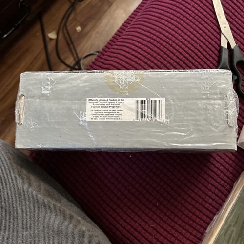 1991 Upper Deck NFL FOOTBALL PREMIERE 700 CARD SET Full Factory Sealed Box Set - Picture 3 of 4