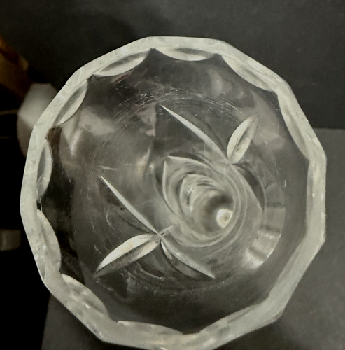 Unmarked Crystal/Glass Bud Vase Clear Diamond Cut/Leaf Pattern 9.25"h - Picture 5 of 13