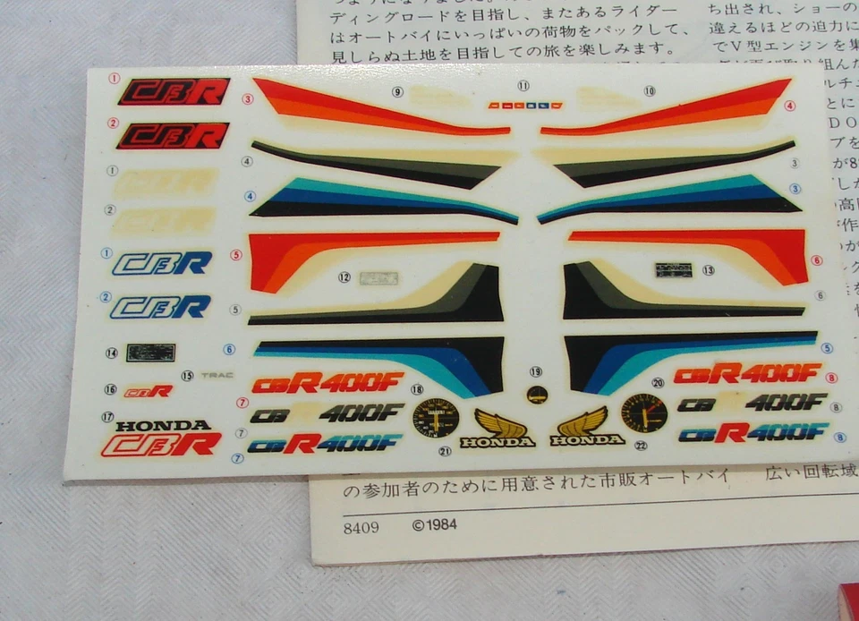 neuwertiger Honda CBR 400 F  - Bausatz 1:12 von Tamiya 1984 - Bild 3 von 4