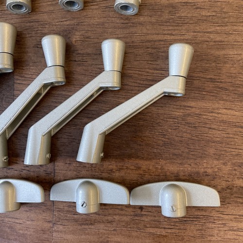 8 Vintage Posten Beschlagteil Flügel Fensterkurbel Griff Metall & T-Griff 45054 - Bild 3 von 6