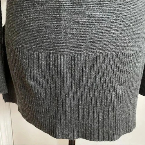 Context gray textured sweater tunic with criss-cross details Small - Picture 4 of 12