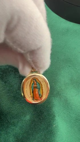 14K Gold Pendant Unbranded Oval Enamel Medallion Yellow Gold Polished - Video 1 of 1