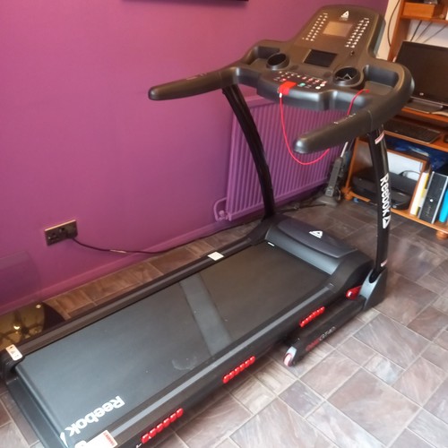 Reebok One GT40S Electric Treadmill Running Machine Black - Picture 1 of 8